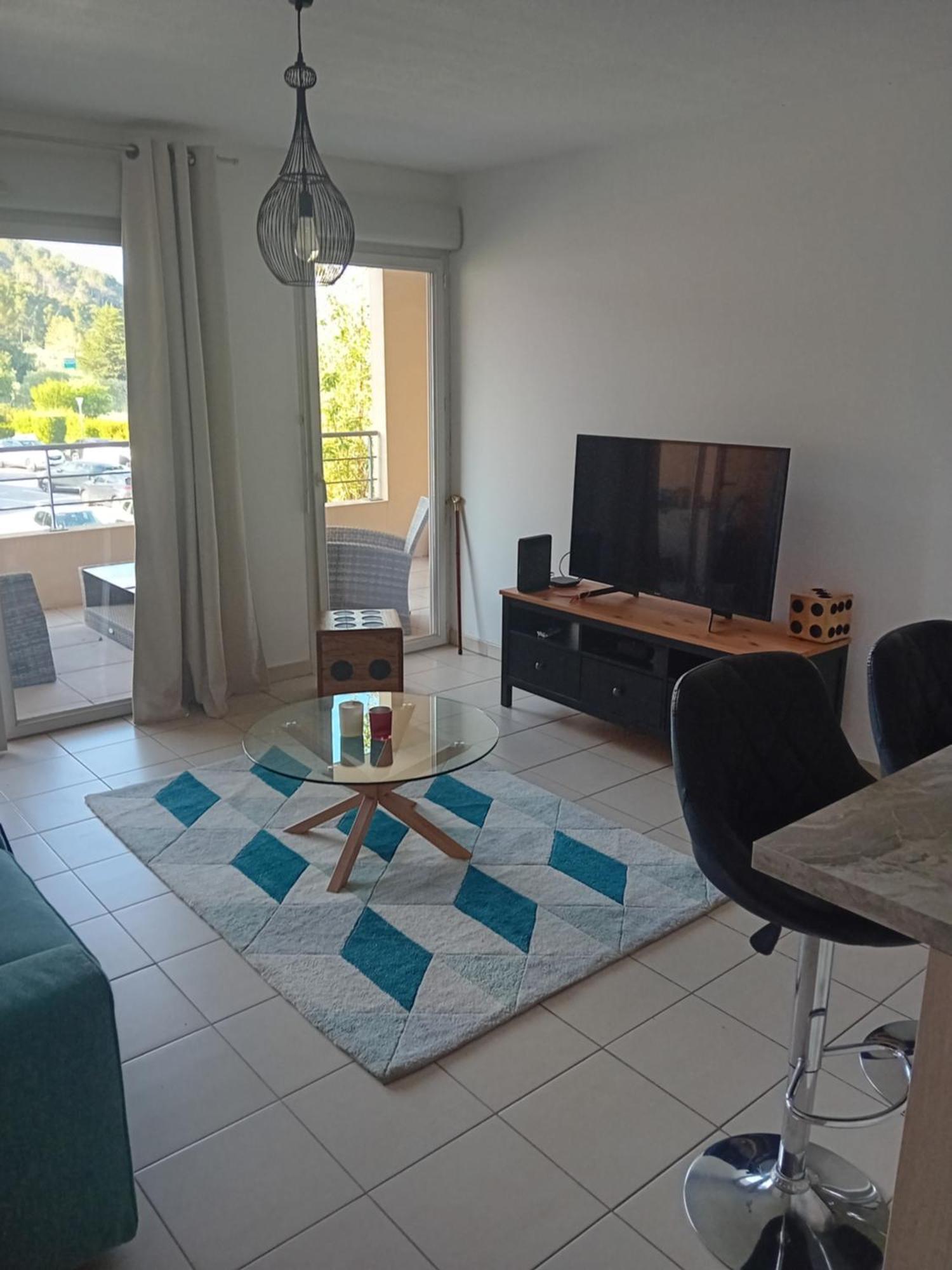 Superbe Appartement T2 Cuers Exterior foto