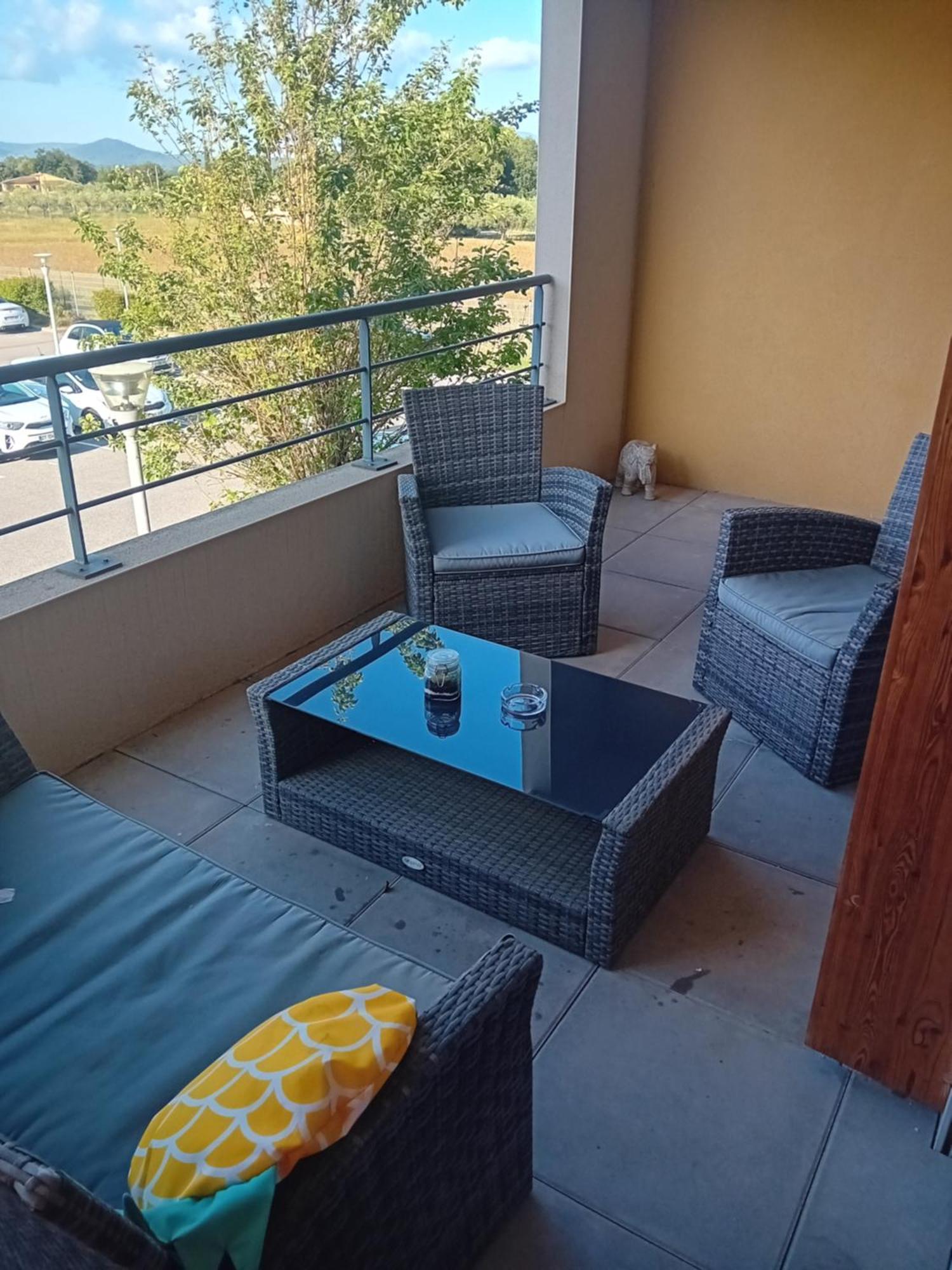 Superbe Appartement T2 Cuers Exterior foto